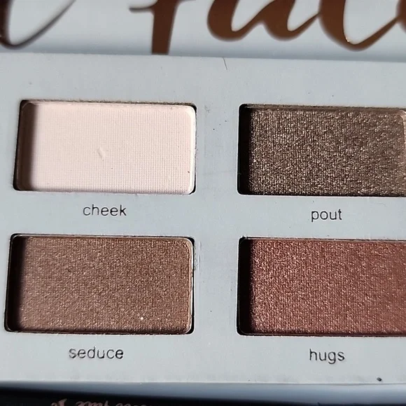 New Doll Face neutral Eye Shadow Palette - Picture 3 of 15